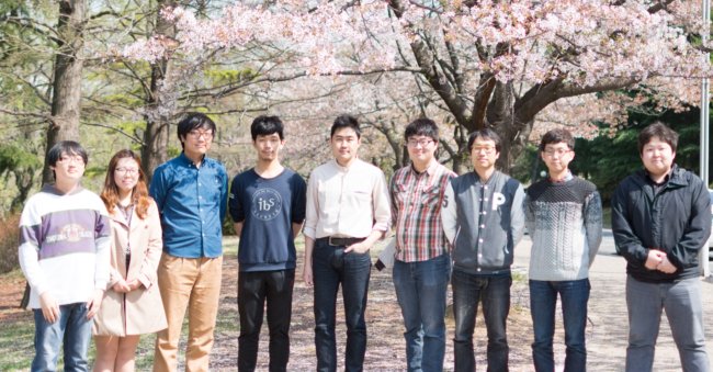 Current members of the Kim lab. Credit: Kim Keun Su.