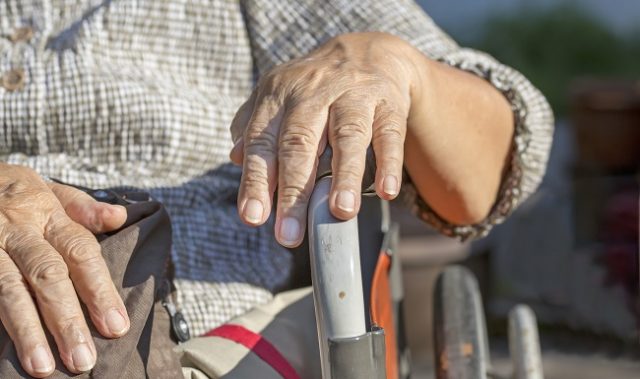 Elderly Chinese Living Longer But Faring Poorer