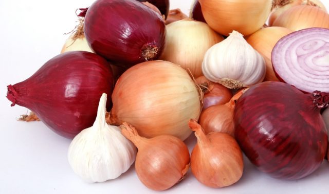 Onions And Garlic Linked To Lower Bowel Cancer Risk