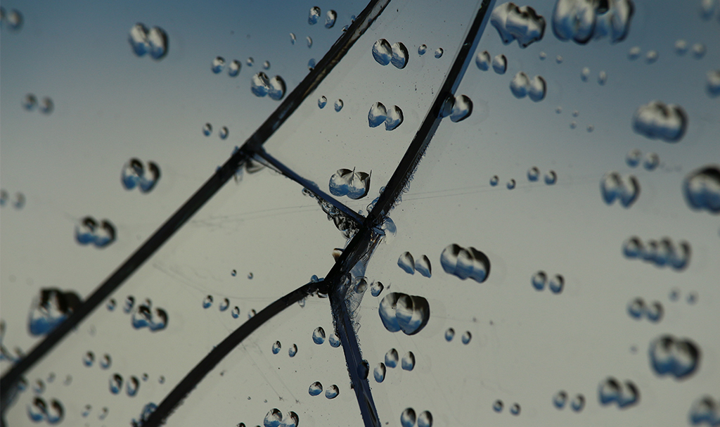 surface cracks, glass fractures, water